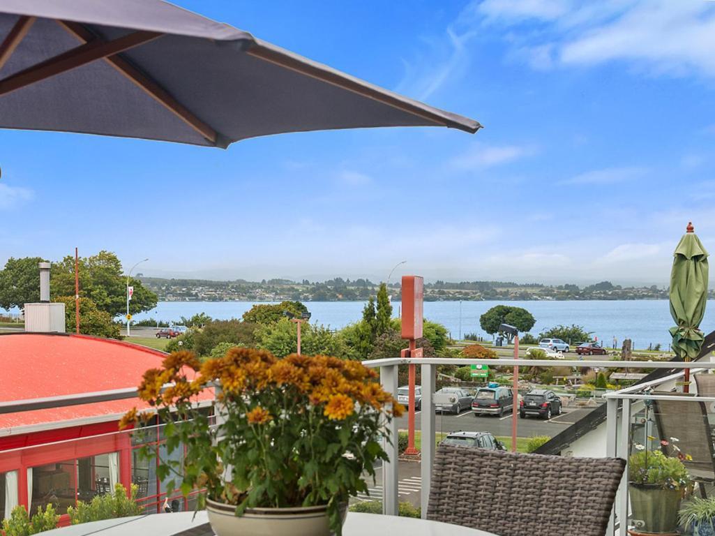 Relax On Roberts - Taupo Holiday Home Bagian luar foto